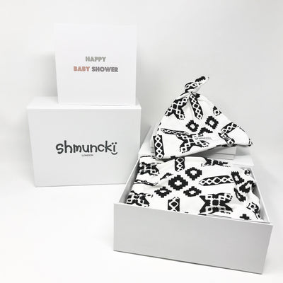 baby shower gift black and white leggings with matching hat and shmuncki gift box